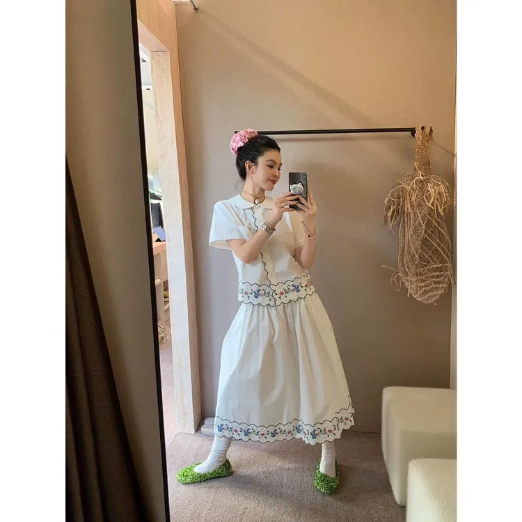 艺边缘田园刺绣娃娃领衬衫半裙两件套