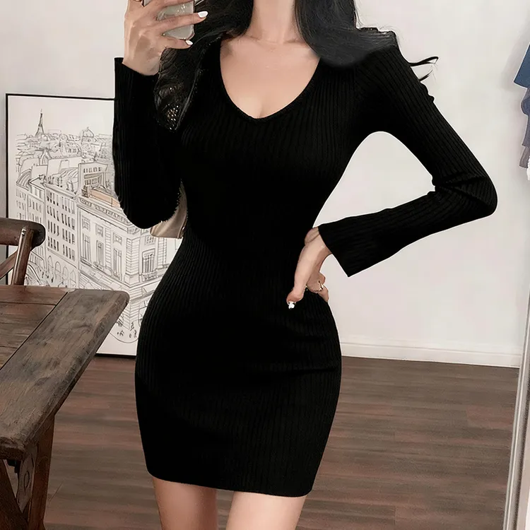 纯欲辣妹性感V领针织连衣裙女秋冬显身材喇叭袖修身显瘦包臀短裙