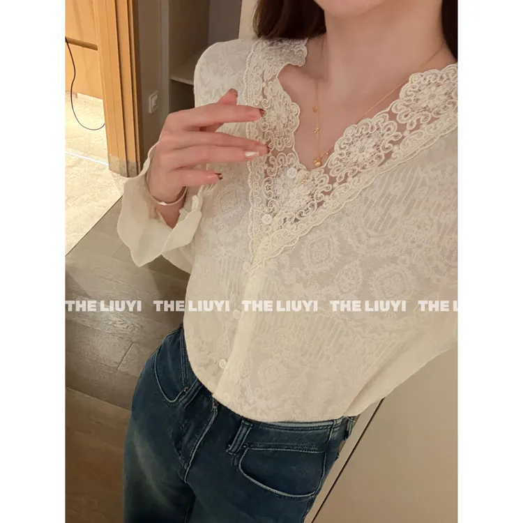 【LIUYI】浪漫主义~温柔纯欲风蕾丝钩花v领上衣59051