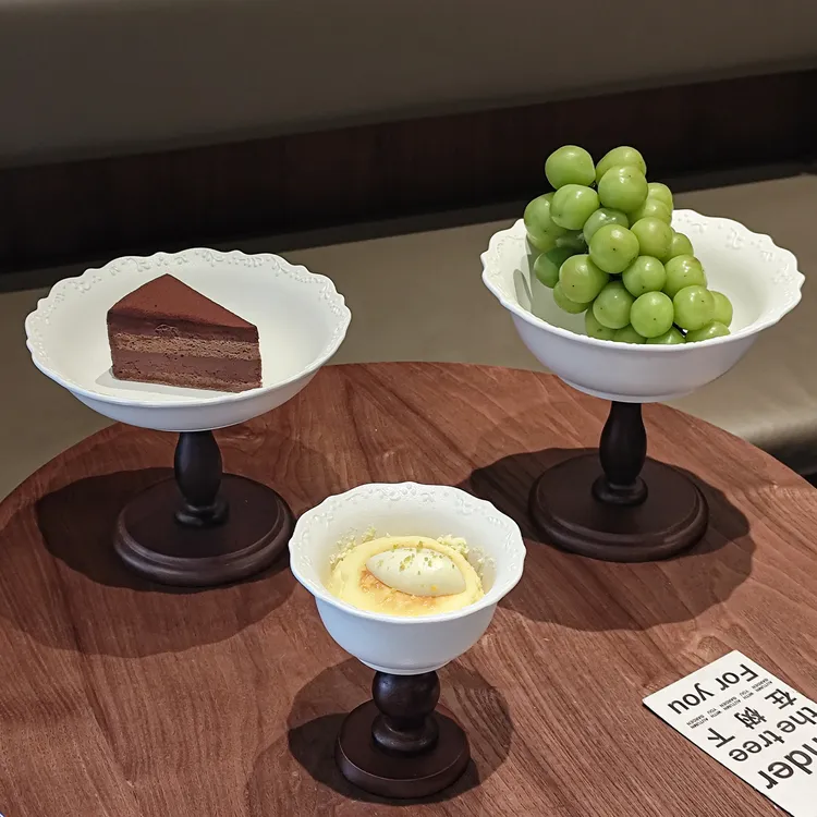 新款纯白陶瓷高脚果盘釉下彩个性桌面茶几点心水果盘子高颜值