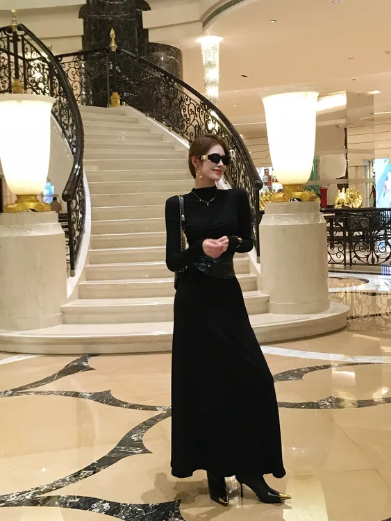 复古风法式御姐高级感连衣裙秋冬显瘦收腰黑色打底内搭长裙