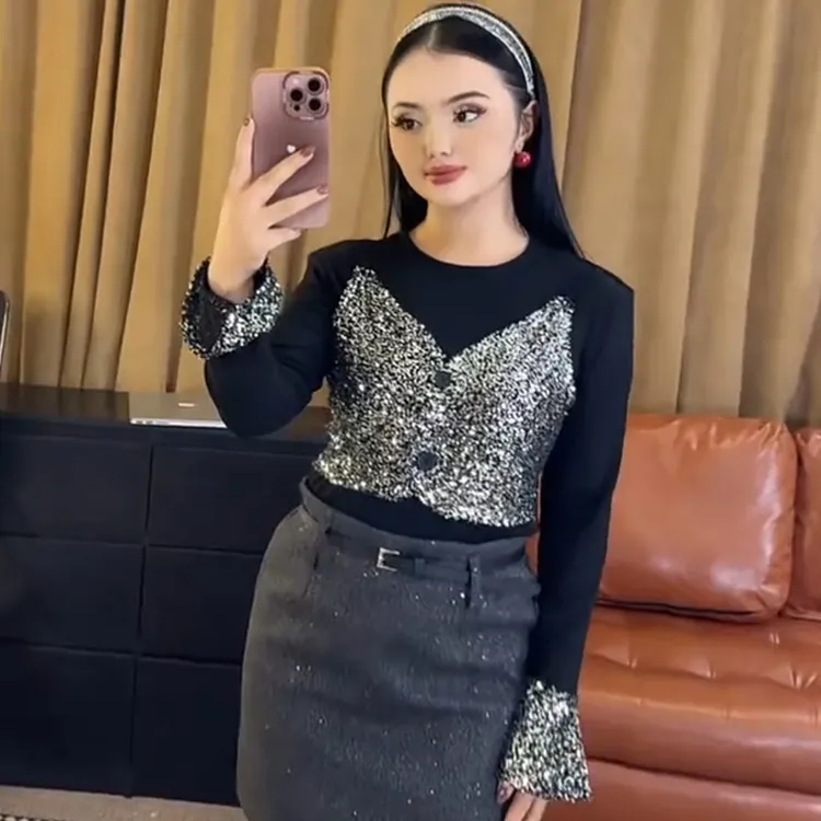 春秋2025新款德绒假两件打底衫女高级感黑色亮片喇叭袖显瘦女上衣