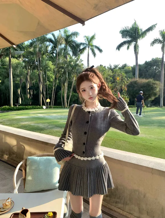 贵绫【雾灰珍珠】格雷灰手工钩花针织上衣百褶半裙针织套装