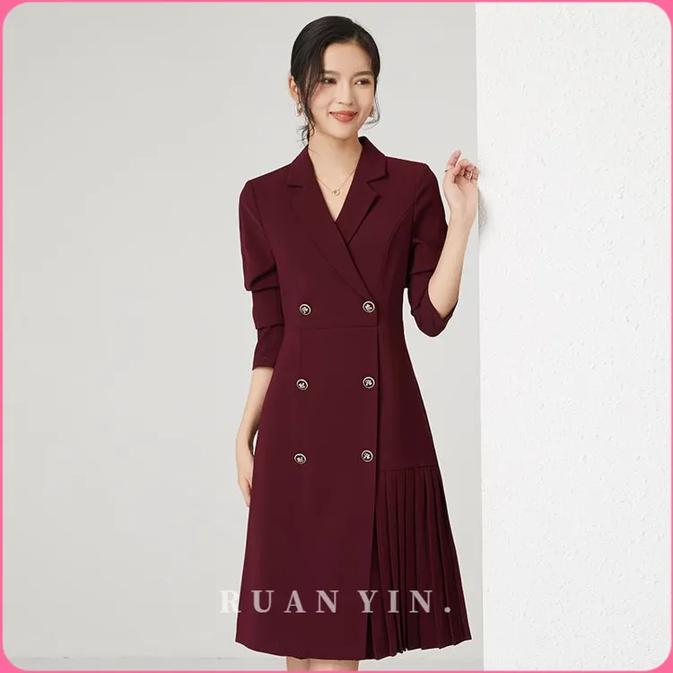 RUAN YIN简约气质通勤西装领收身显瘦酒红色双排扣百褶连衣裙2025