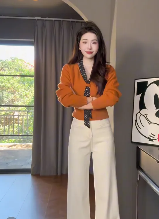  法式复古气质v领波点丝巾领带套头针织衫女秋冬加厚软糯短款毛衣