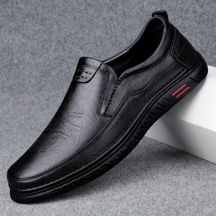 冬季新款防滑打蜡皮耐磨休闲皮鞋伴郎皮鞋纯色商务休闲鞋宽脚男鞋