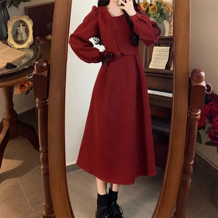 莲叶大码法式复古赫本风红色连衣裙女秋冬微胖收腰显瘦敬酒礼服长