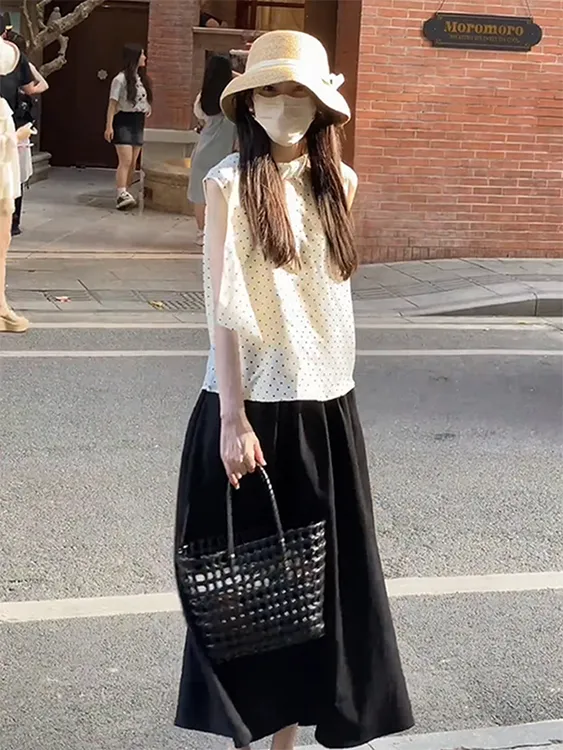 夏日韩系chic别致小个子穿搭白色波点无袖上衣黑色半身裙套装女夏