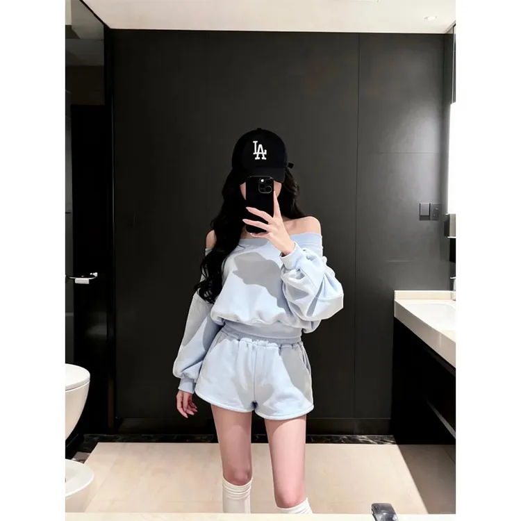 2025早秋季新款小众修身显瘦露肩上衣休闲简约时尚高腰短裤套装女