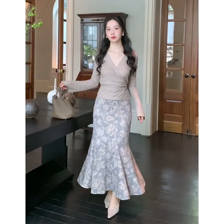 2025秋季新款女法式气质系带V领长袖上衣百搭高腰碎花鱼尾半身裙