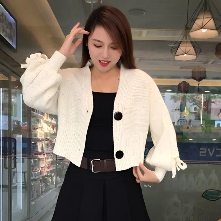 短款针织开衫女秋冬季设计感宽松V领灯笼袖系绳毛衣外套时尚上衣