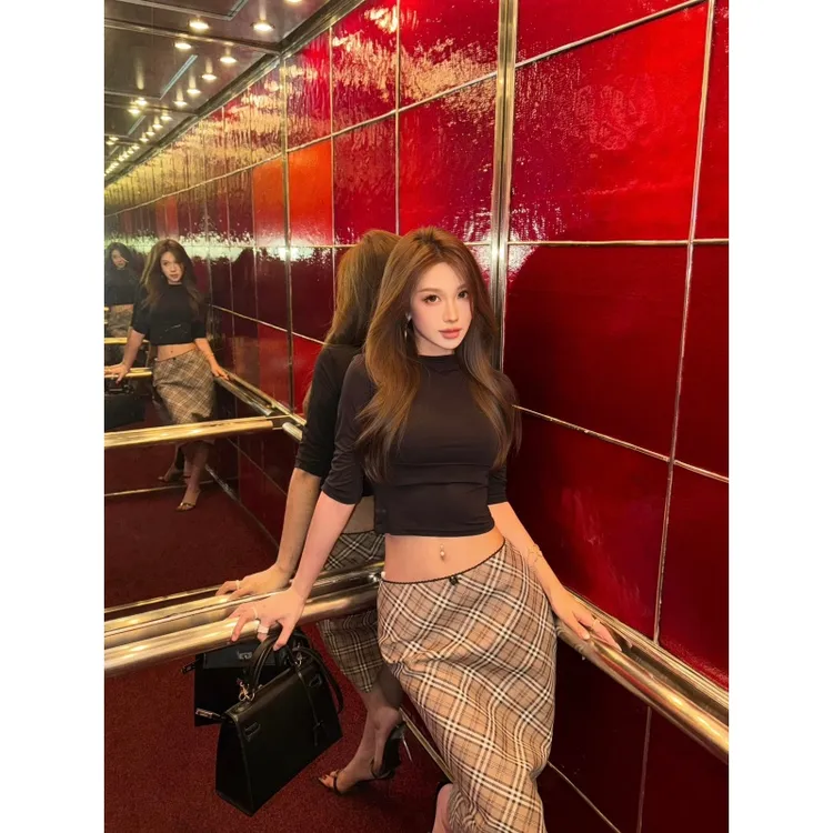 黑色辣妹风半高领针织T恤女2025夏季半袖收腰显瘦复古格纹半身裙