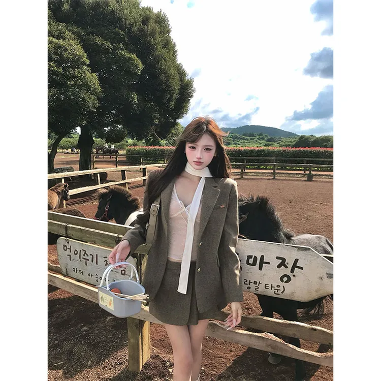 2025秋季新款chic网红同款学院风减龄呢子西装外套+a字高腰半身裙