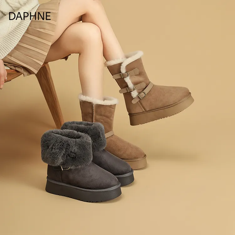 达芙妮2025新款搭扣小香风冬季中筒保暖厚底时尚雪地靴女