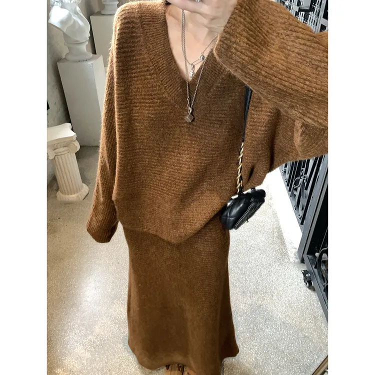 2025秋冬新款慵懒针织套装宽松V领上衣+休闲半身裙两件套女01675