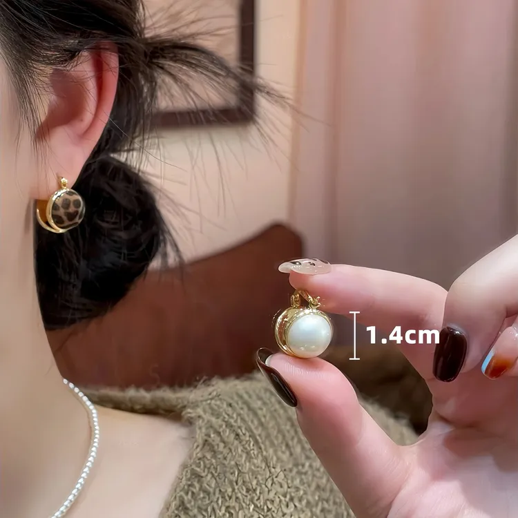 铜合金耳饰 轻奢耳饰复古植绒豹纹耳钉两戴AB珍珠耳扣女耳环气耳