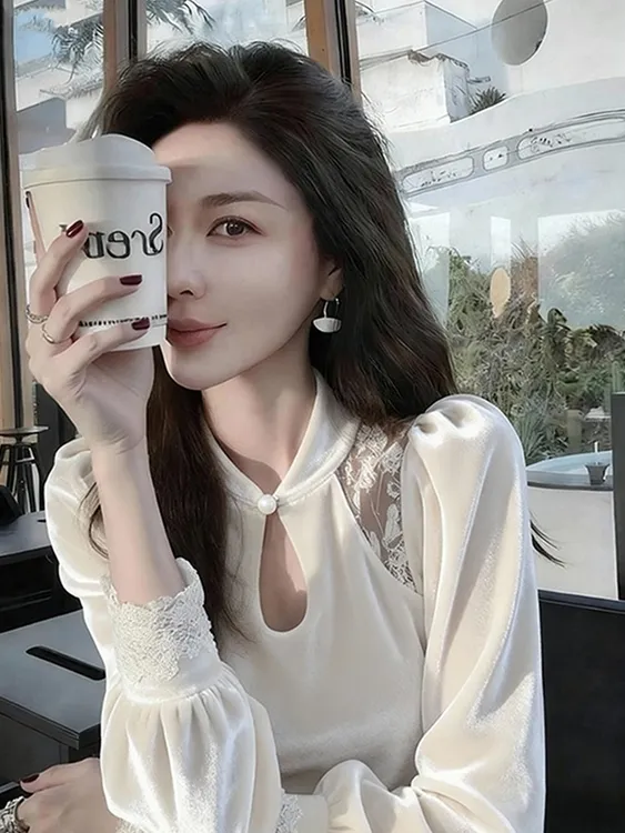 法式白色立领蕾丝拼接镂空丝绒衬衫女秋冬新款气质名媛内搭上衣潮