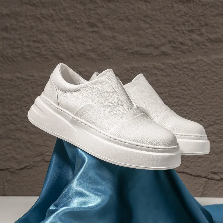 小白鞋男士纯色简约低帮板鞋厚底增高时尚休闲鞋青年白色潮男鞋