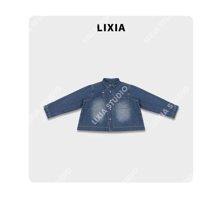 LIXIA【漫旧斜扣】休闲风时尚个性纽扣设计宽松翻领牛仔衬衫-D9131
