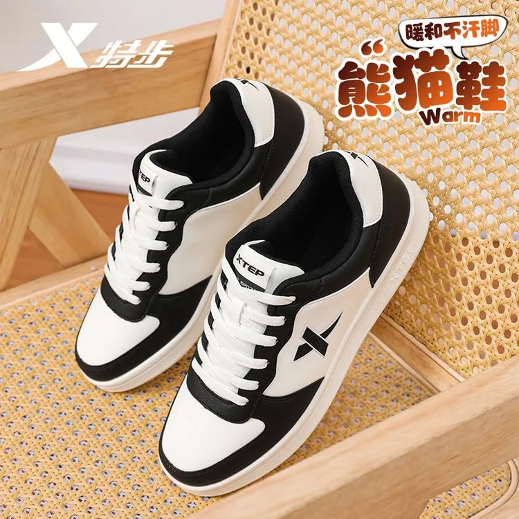 特步男鞋时尚板鞋冬季黑白百搭轻便耐磨休闲防水防滑运动鞋正品子