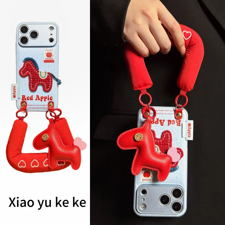 创意蓝底皮纹泼墨毛线红马适用iPhone17promax手机壳苹果16腕带15