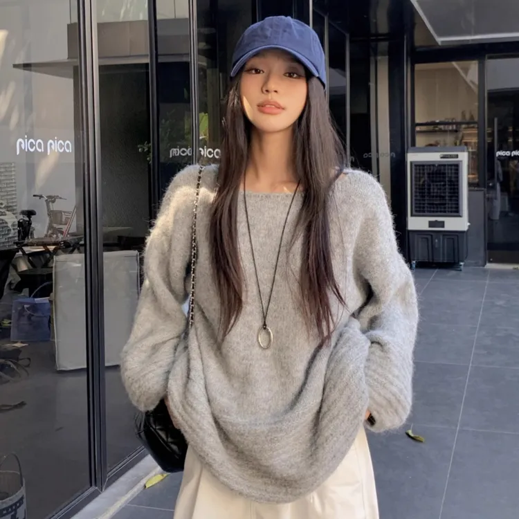 韩系慵懒风斜肩毛衣女秋季奶呼呼软糯糯针织衫宽松超好看露肩上衣