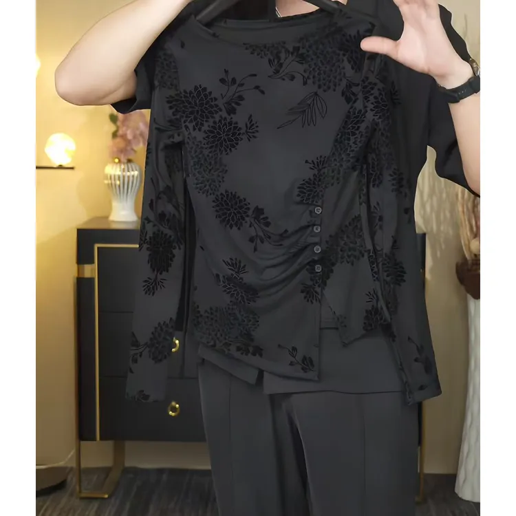 【钮扣秘语】2025秋冬新款碎花植绒设计感长袖T恤女显瘦打底衫洋气