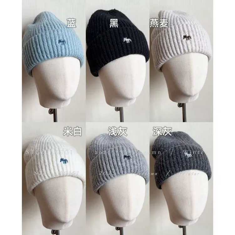 SG / 郭幂幂 AW 秋冬氛围单品 狐狸刺绣针织毛线冷帽M-20253145
