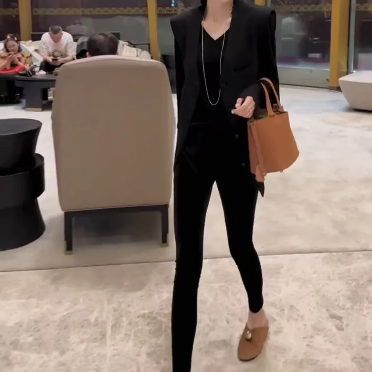 2025春夏新款时尚显瘦气质女士网红洋气三件套百搭款D7908