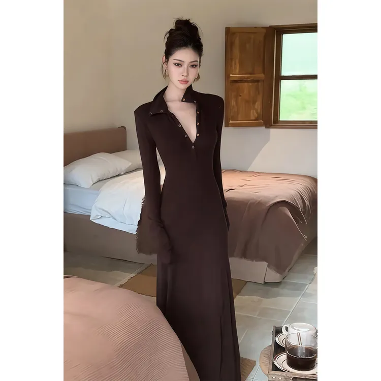 纯欲风Polo领长袖连衣裙女2025早秋新款修身显瘦高级感包臀裙长裙