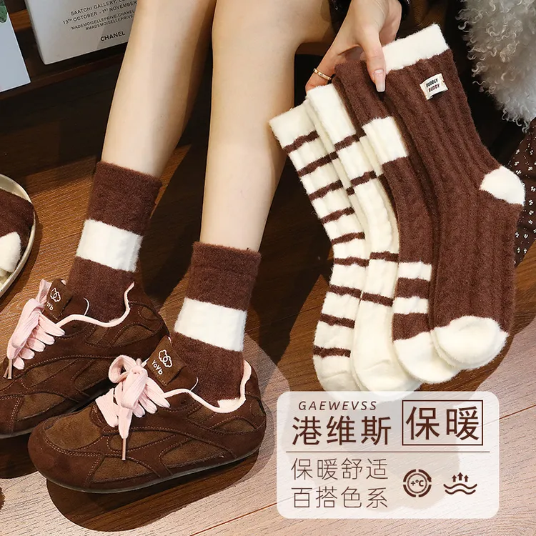 港维斯冬季新款毛绒袜子保暖舒适极简风森系水貂绒拼接条纹中筒袜