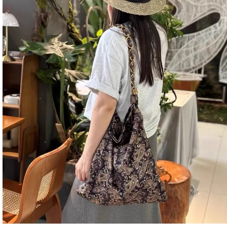复古丝巾托特包腰果花纹单肩腋下包女链条拼接丝缎包大容量购物包