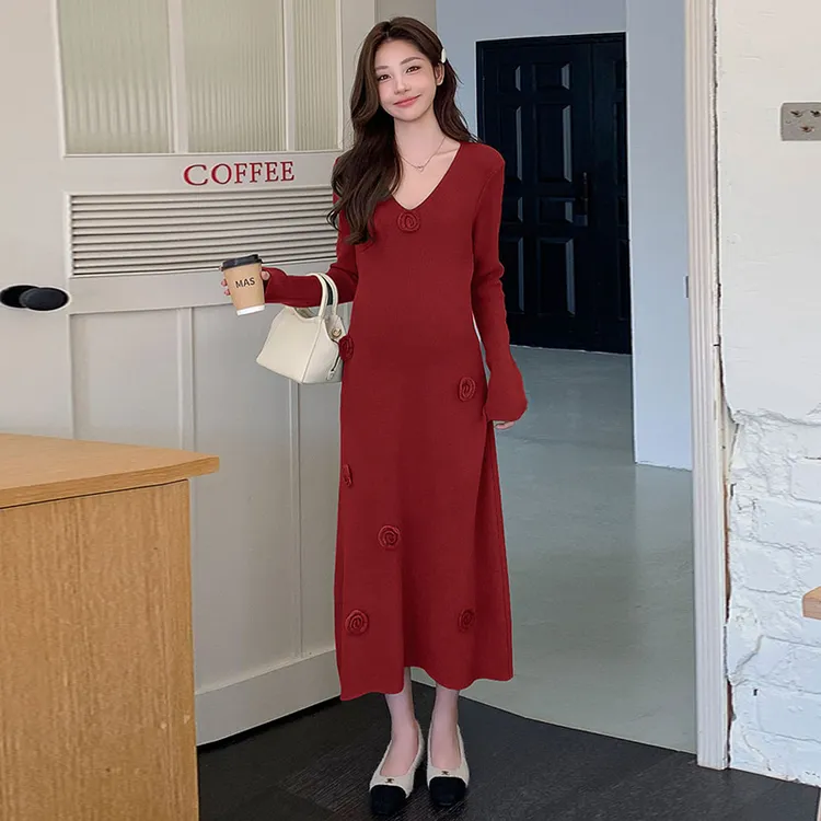 孕妇装秋冬季2026新款法式时尚高级感立体花朵设计气质针织连衣裙