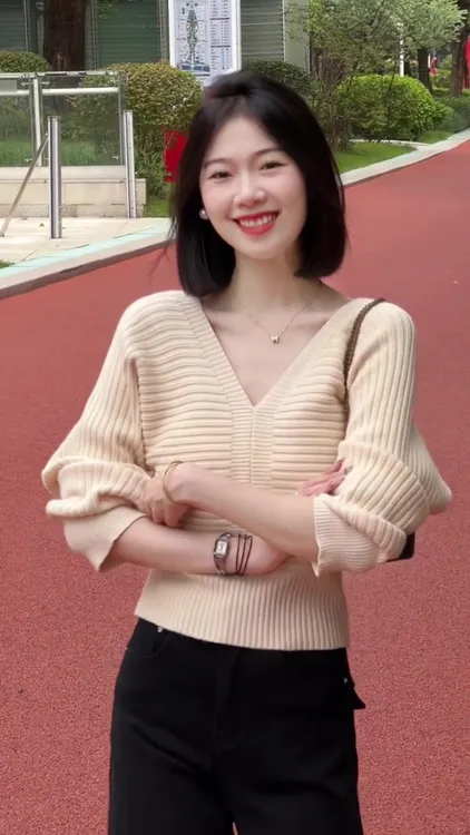 高级感超好看的针织衫女秋季氛围感穿搭气质V领收腰显瘦长袖上衣