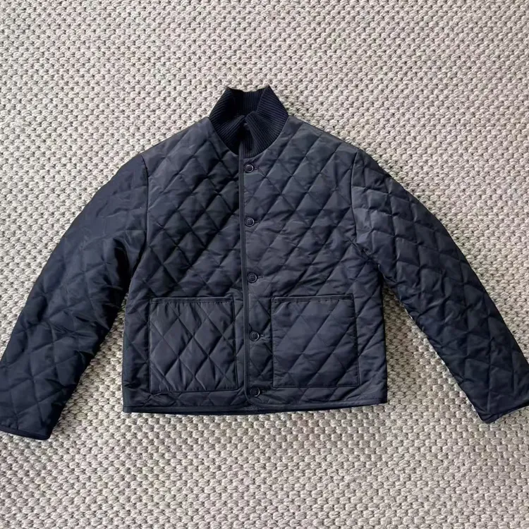 25502#HOPECONCEPT时髦住了 这个冬天的第一件菱形格两面穿羽绒服