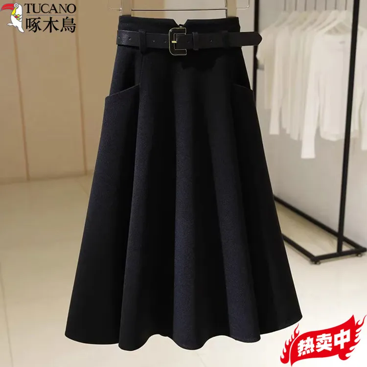 啄木鸟秋冬新款黑色毛呢半身裙女洋气高腰气质垂感a字半身裙秋冬