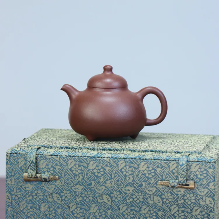 三足乳鼎·精品         /容量260cc/原矿紫泥 