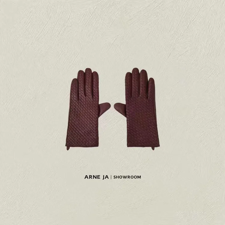 ARNE JA｜“编织艺术”御寒吸精全手工小山羊皮手套W8814516