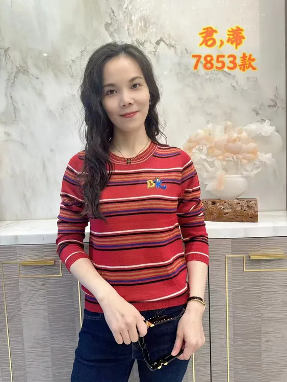 圆领毛衣柔软舒适