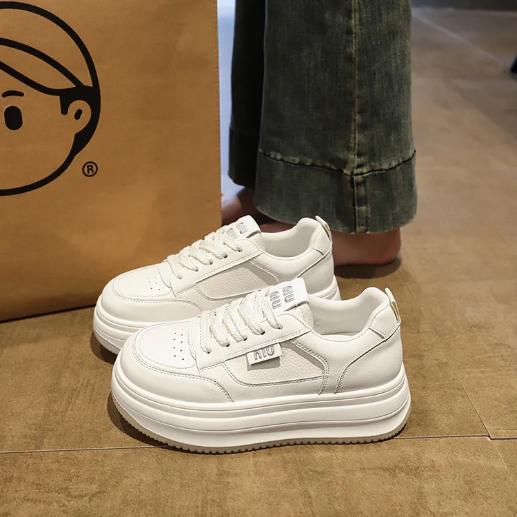 爆款加绒学生小白鞋女秋冬新款时尚百搭休闲运动软底软面厚底板鞋