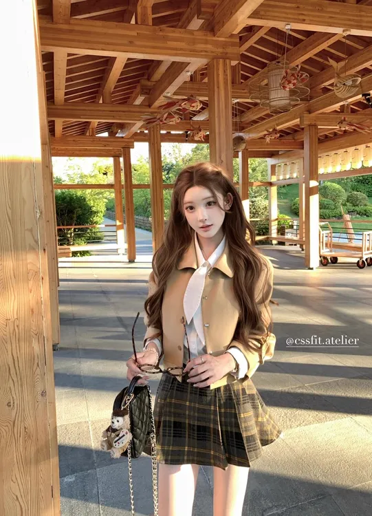 韩系学院风套装女秋季卡其色风衣短外套兔耳朵白衬衫格纹半裙套装