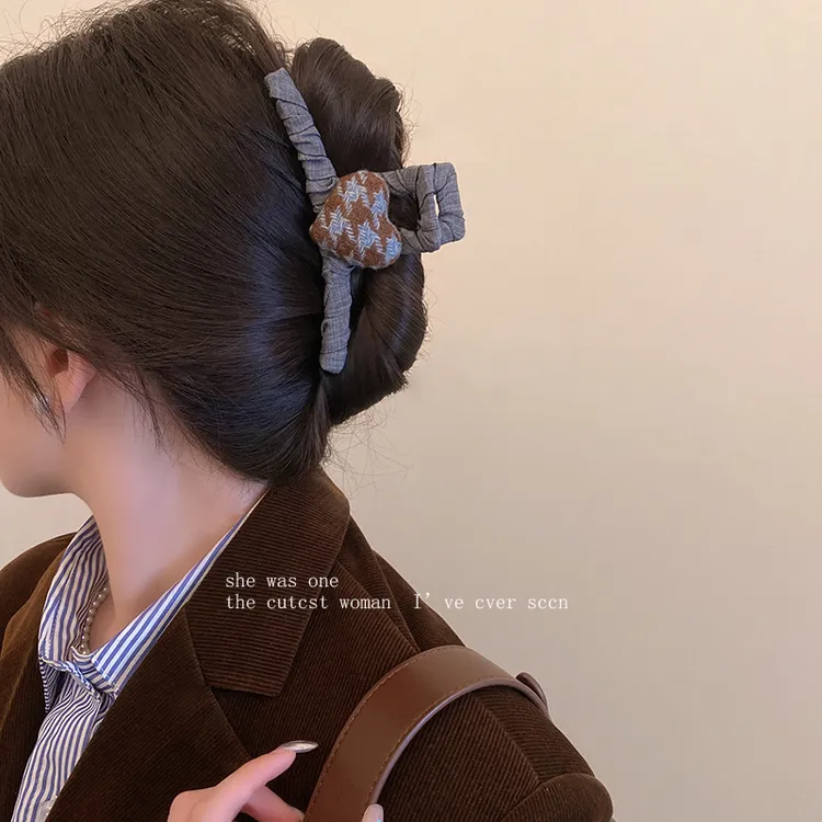 韩系千鸟格爱心发夹抓夹女高级感2025新款后脑勺盘发鲨鱼夹