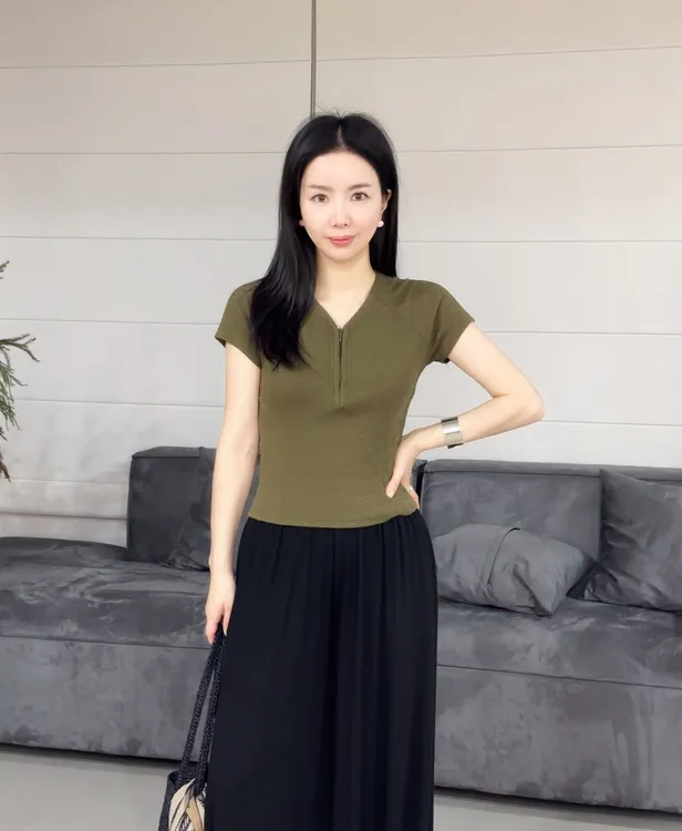 鑫燃KIKI （人气辣妹）拉链洋气百搭显瘦V领半袖T恤 60166 XI