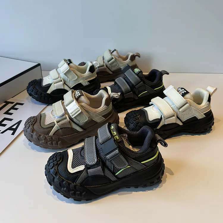 防踢童鞋春秋新款儿童运动鞋男童鞋子2025女童跑步鞋软底轮胎鞋潮