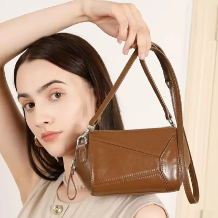 植鞣牛皮洋气复古几何拼接高级感2025新款真皮百搭时尚单肩斜挎女