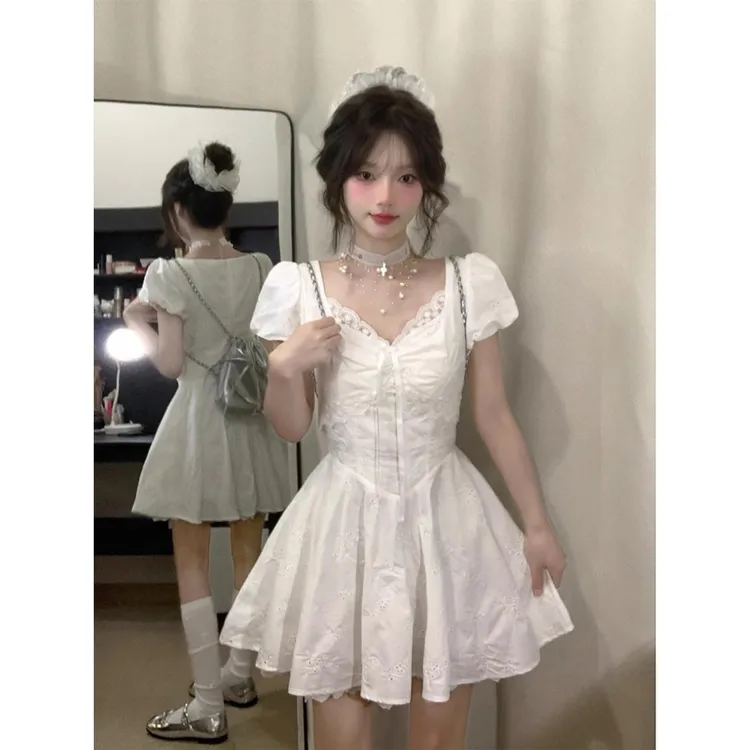 法式初恋温柔甜美白色连衣裙女夏日约会绝美穿搭公主a字蓬蓬裙子