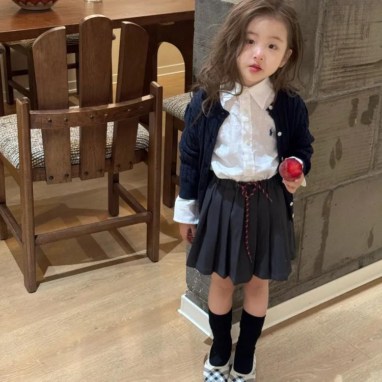 小思家女童2025秋季新款韩版学院风白色衬衫针织开衫百褶裙套装