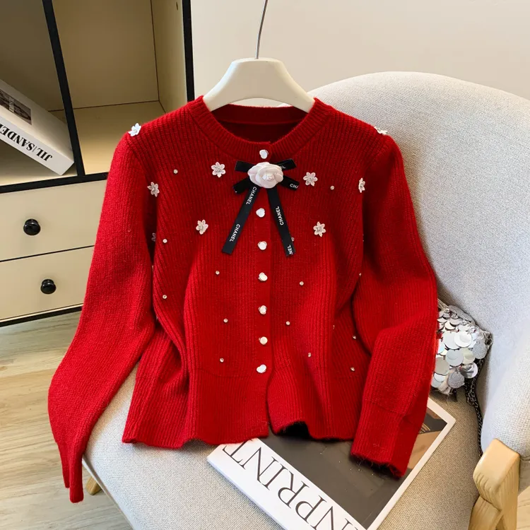 法式小香风钉珠镶钻针织开衫女秋冬新款花朵胸针短款毛衣外套上衣