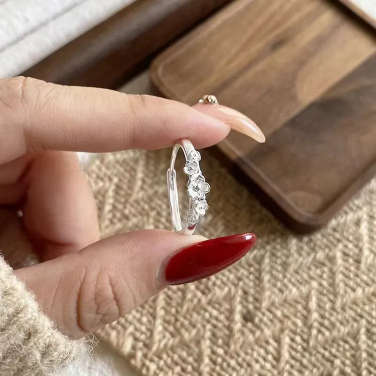 足银戒指 S999足银简约戒指女时尚足银小清新梅花指环开口可调节