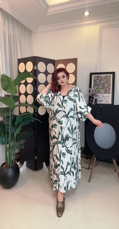 新款碎花宽松七分袖气质连衣裙V领